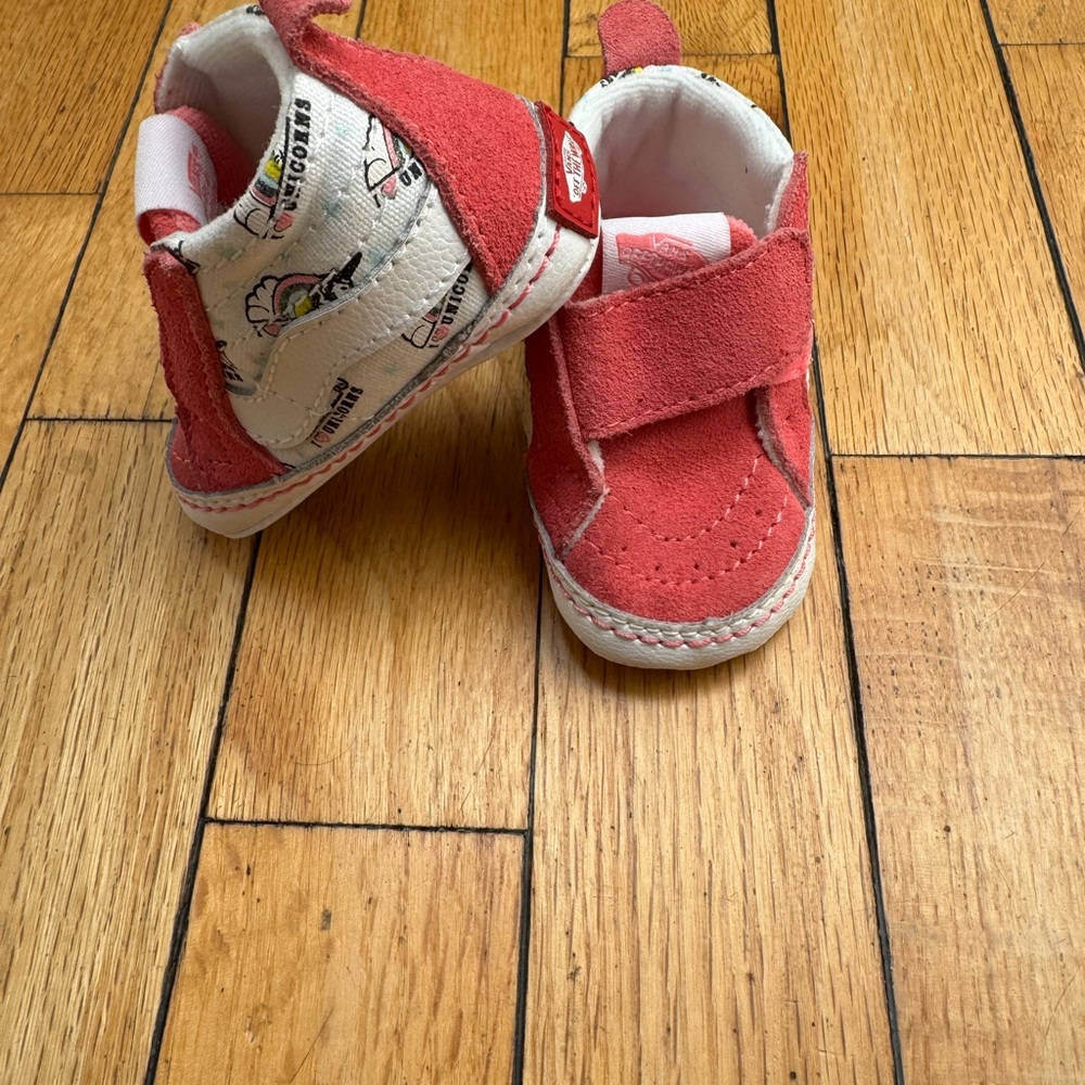 Vans  Crib pink and White Baby Walker High-Top Sneakers